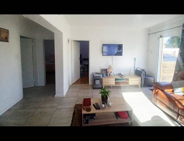 2 BEDROOM APARTMENT RENTED IN MANGOLD PARK
